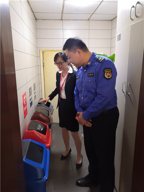 城管周菁哲2_副本.jpg 城管周菁哲2_副本.jpg