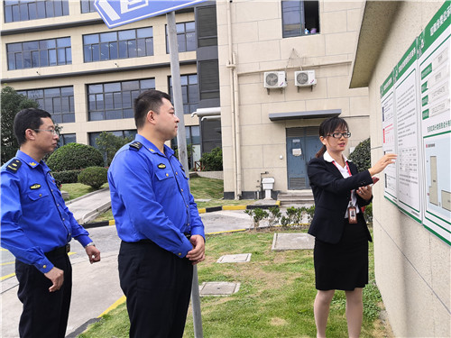 城管周菁哲3_副本.jpg 城管周菁哲3_副本.jpg