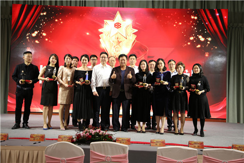 晚宴十年功勋颁奖_副本.jpg 晚宴十年功勋颁奖_副本.jpg