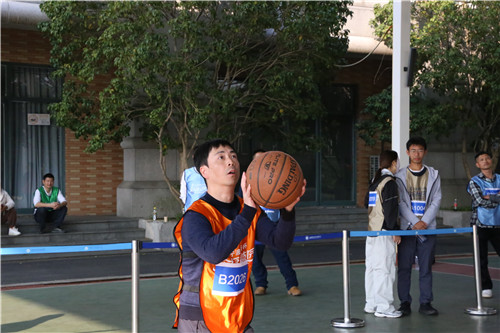 定点投篮 (1)_副本.jpg 定点投篮 (1)_副本.jpg