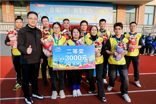 拔河亚军_副本.jpg 拔河亚军_副本.jpg