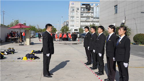 列队-绿地_副本.jpg 列队-绿地_副本.jpg