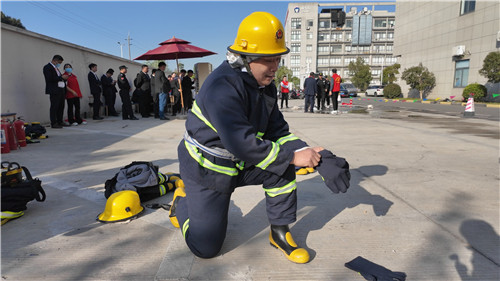 训练服1_副本.jpg 训练服1_副本.jpg
