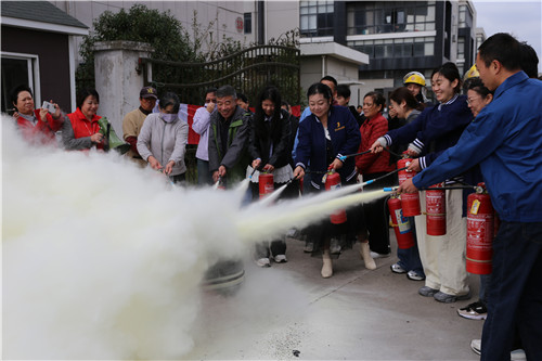 消防演习 (1)_副本.jpg 消防演习 (1)_副本.jpg