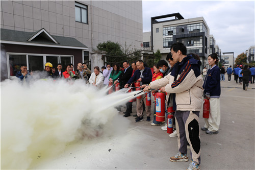消防演习 (18)_副本.jpg 消防演习 (18)_副本.jpg